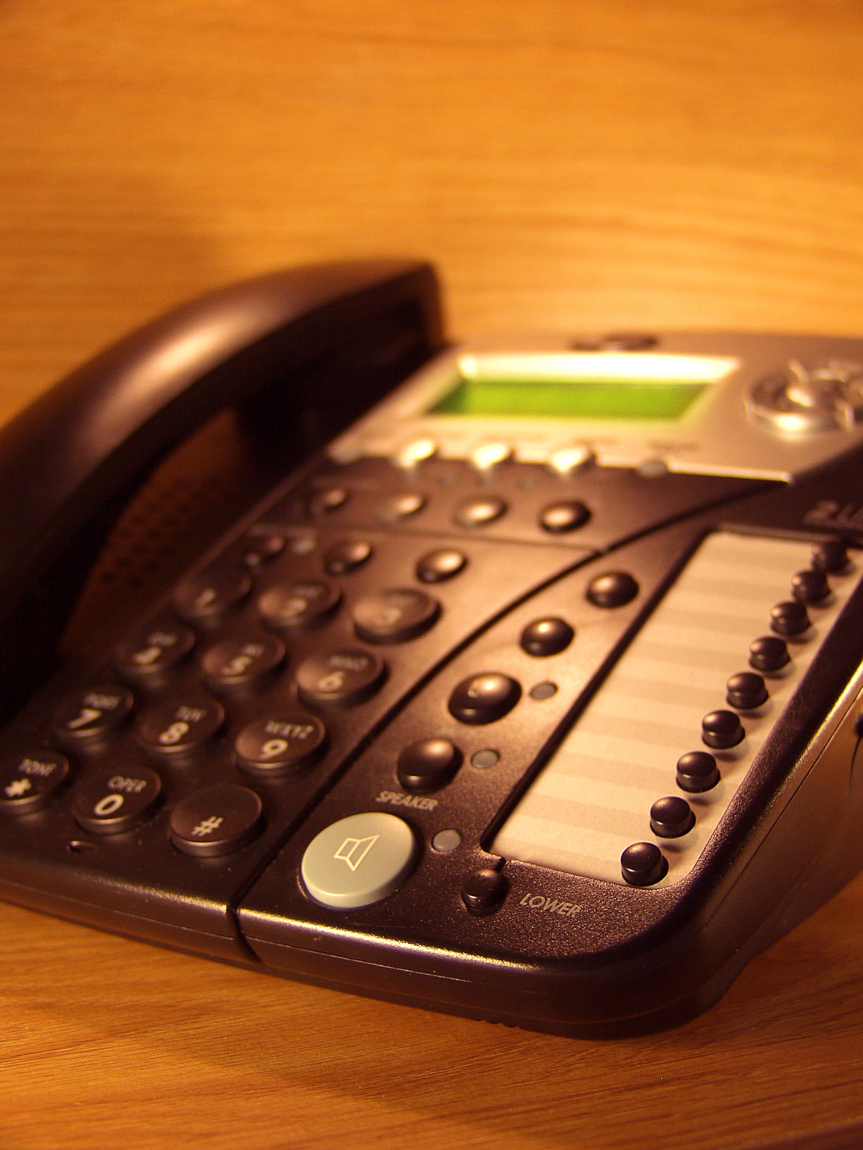 the-pros-and-cons-of-hosted-phone-systems-business