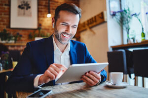 Man using a neobank